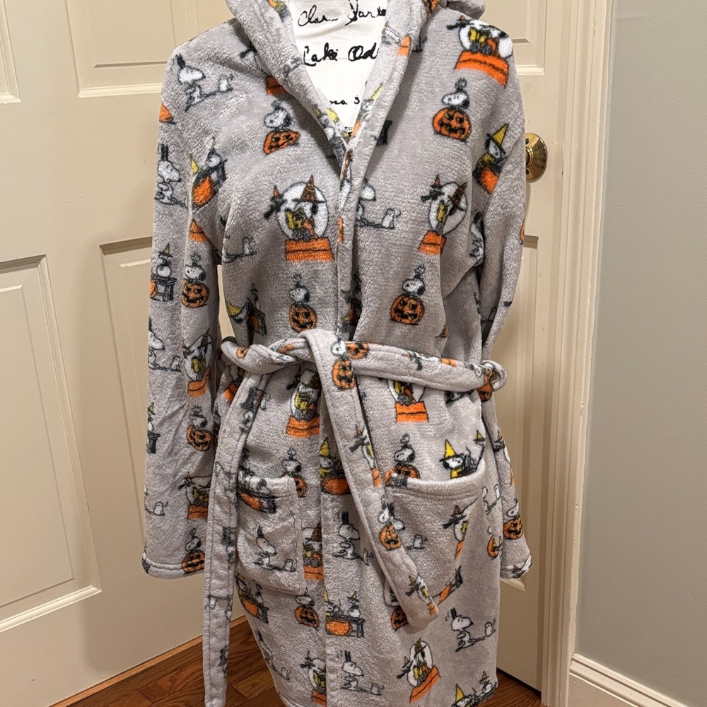 Peanuts Snoopy Cozy Gray Halloween Robe